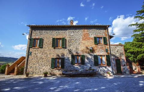 Agriturismo met tennisbaan en zwembad