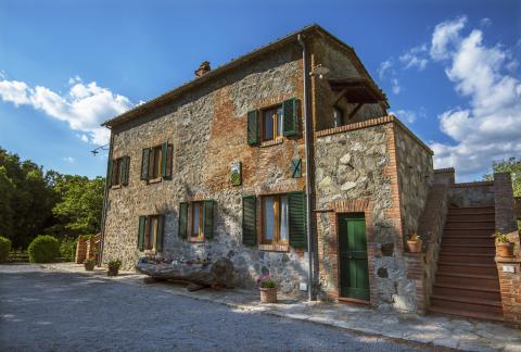 Agriturismo met tennisbaan en zwembad