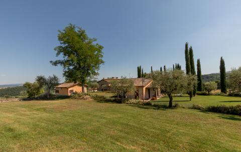 Ruime agriturismo op de grens van Umbrië Toscane
