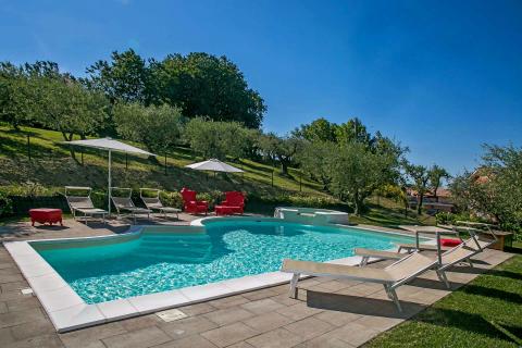 Vakantiehuis in binnenland le Marche en bij strand