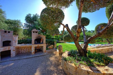 vakantiehuis met ruime tuin prive zwembad barbecue