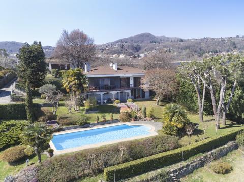 villa met zwembad en grote tuin Lago Maggiore