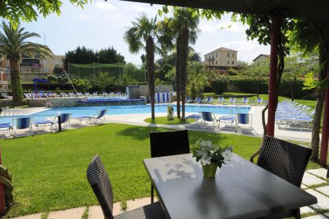 kindvriendelijk park loano 2 slaapkamers zwembad