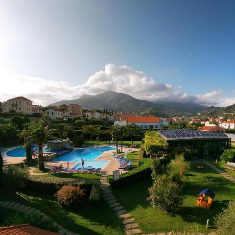 loopafstand strand dorp ligurie vakantiepark loano