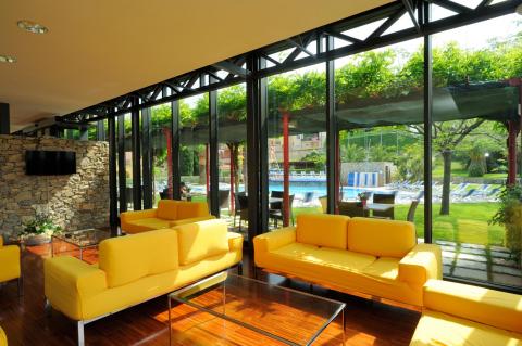 vakantiepark bar kinderen strand zwembad ligurie