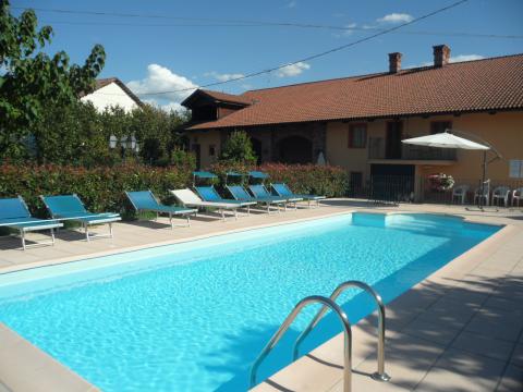 zwembad vakantie piemonte cherasco