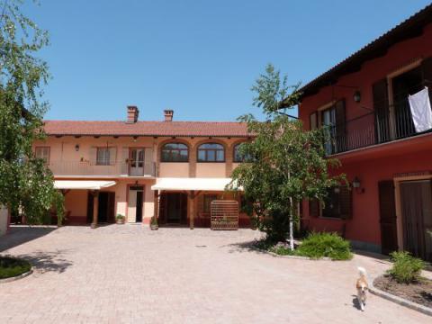 agriturismo met restaurant en zwembad piemonte