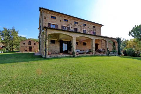 Villa airco verwarmd zwembad le marche