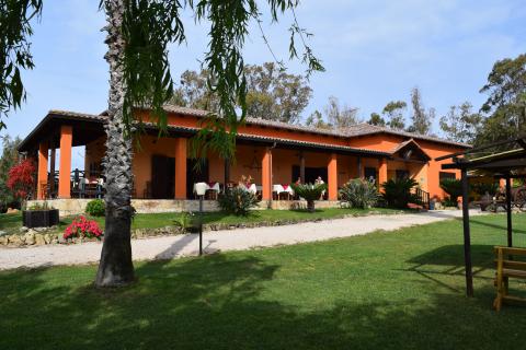 Buitendouche bij het zwembad