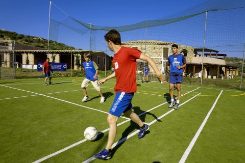 Vakantiepark met voetbalveld Sardinie