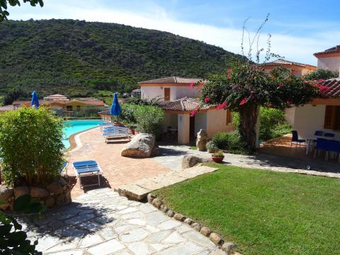 Modern vakantiepark met zwembad, Noord Sardinië