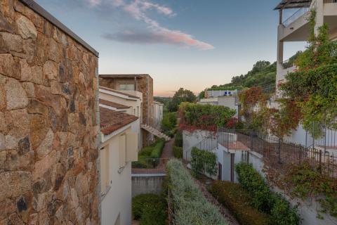 Appartementen Baja Sardinia met zwembad