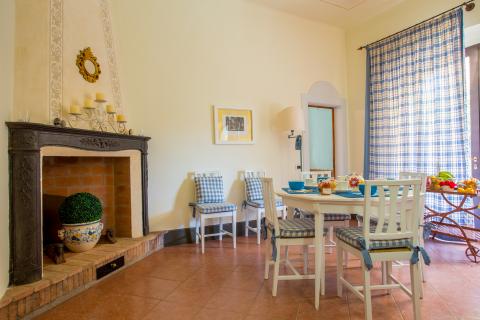 Luxe statige villa in Montelopio, Pisa.