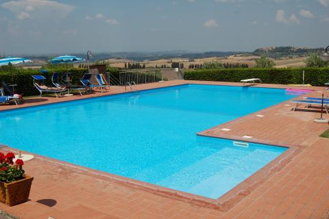 Zwembad met weids uitzicht bij Volterra