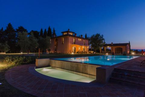 Heerlijk zwembad bij Toscaanse villa Pisa