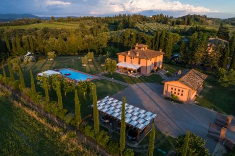 Villa met dorp op loopafstand in Toscane, Italië