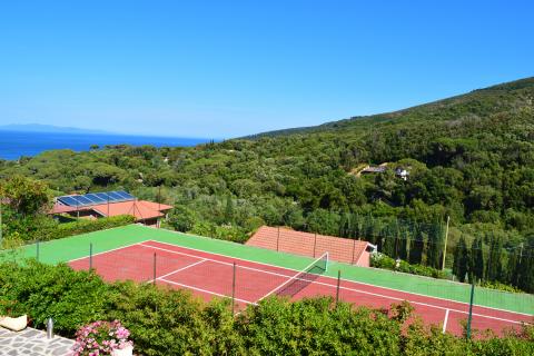 Tennisbaan op het vakantiepark