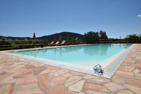 Mooi zwembad met kinderbad