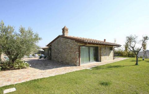 Villa midden in Toscane