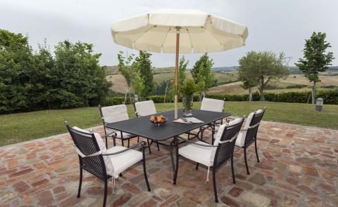 Villa midden in Toscane