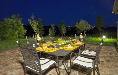 Villa midden in Toscane