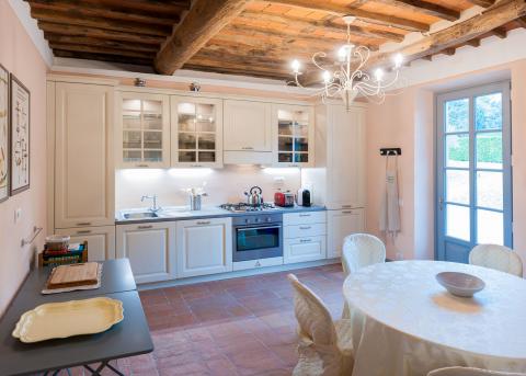 Luxe villa met appartementen Lucca