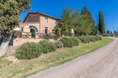 Agriturismo met 3 appartementen Toscane