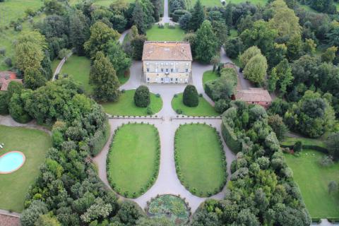 Landgoed met historische villa bij Lucca