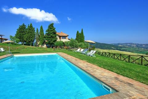 Ruime villa met 4 appartementen Val dOrcia Toscane