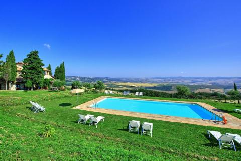 Ruime villa met 4 appartementen Val dOrcia Toscane