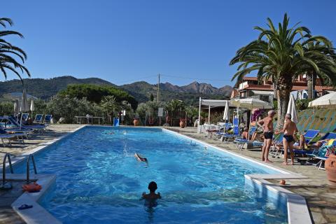 Vakantiepark Elba met zwembad en restaurant