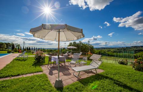 Poggio Montespertoli, agriturismo met zwembad, tennisbaan - Toscane