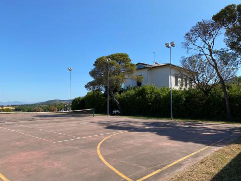 Villa met tennisbaan en zwembad Pisa