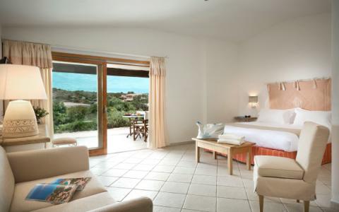 Luxe hotelkamer aan de kust in Sardinië