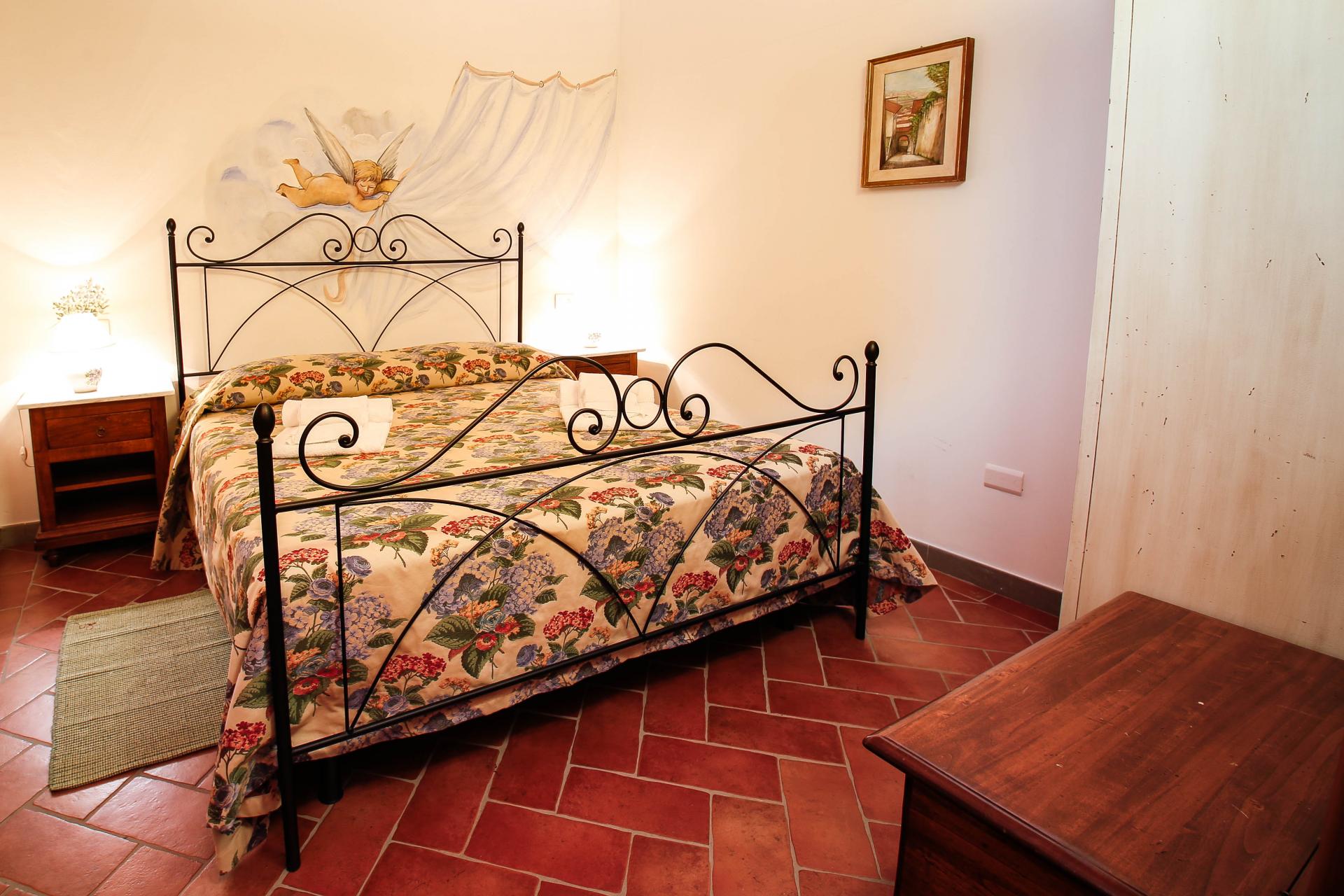 Rustig gelegen mooie appartementen montespertoli midden toscane ... Slaapkamers ligt in een landelijke stijl