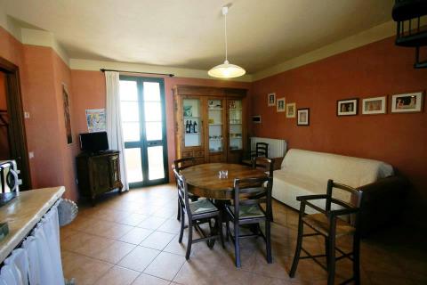 Woongedeelte van dit 3 kamerappartement in Toscane