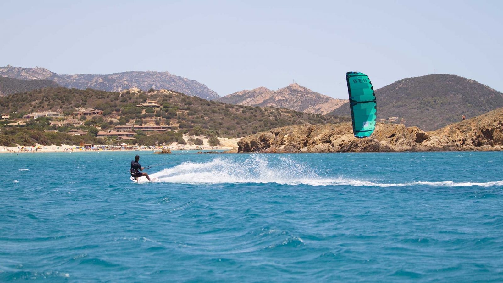 Windsurfen bij het Chia strand